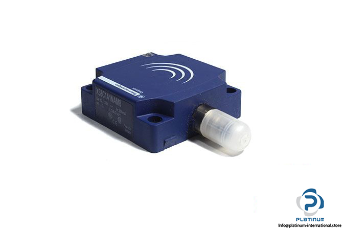 telemecanique-XS8C1A1NAM8-inductive-sensor