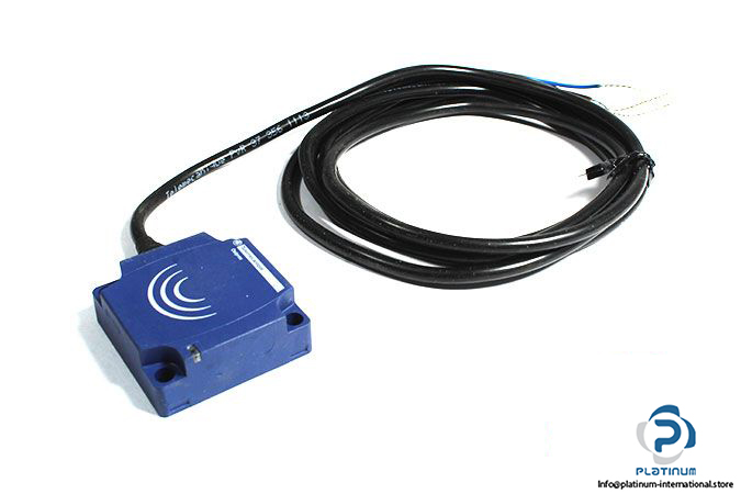 telemecanique-XS7C1A1PAL2-inductive-sensor