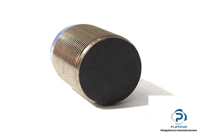 telemecanique-XS530BSCAM12-inductive-sensor