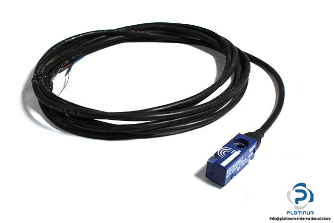 schneider-XS7J1A1DAL2-inductive-sensor
