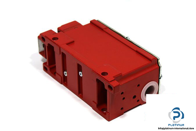 schmersal-tkm_90_230vac-safety-interlock-switch-2