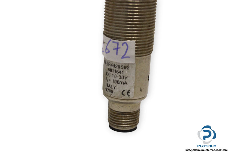 sick-vt18-2p4420s02-photoelectric-sensor-used-3