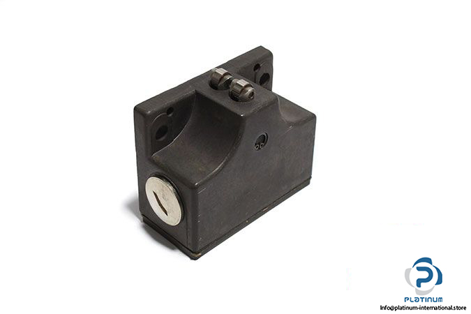 euchner-SN02R12-502-limit-switch