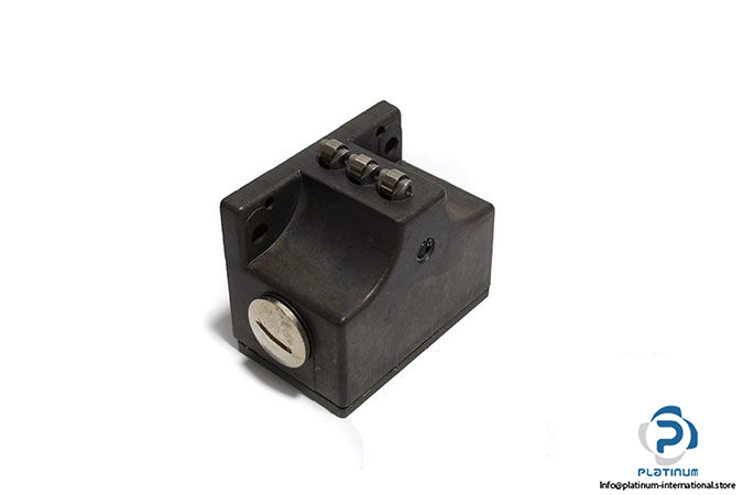 euchner-SN03R12-502-limit-switch