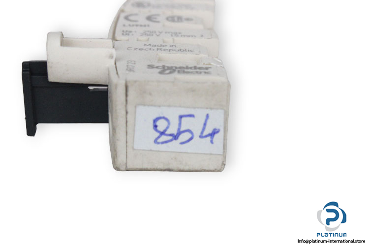 schneider-electric-lu9m1-control-terminal-block-used-2