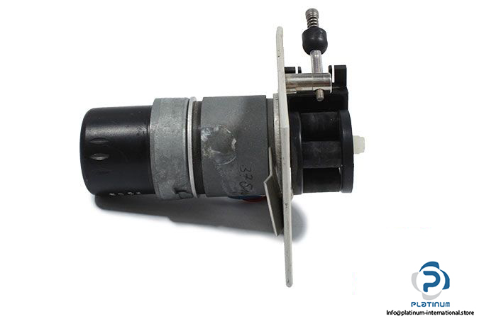 watson-marlow-140-fk1d-b09-peristaltic-electric-operated-positive-displacement-pump-2