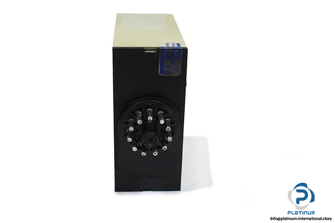 carlo-gavazzi-sv-115-724-level-sensors-amplifier-conductive-1