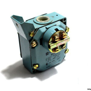 telemecanique-XCRB11-metal-spring-return-rotary-limit-switch