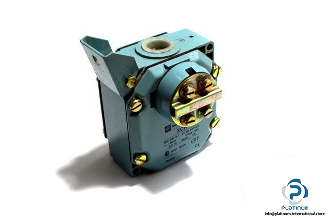 telemecanique-XCRB11-metal-spring-return-rotary-limit-switch