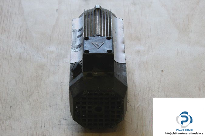 q6m30170309m-servo-motor-2