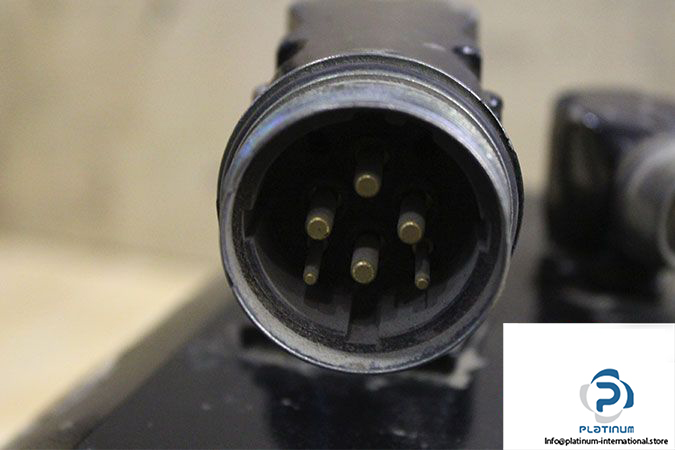 schneider-electric-sh32051p01a2000-servo-motor-sh3-205-2