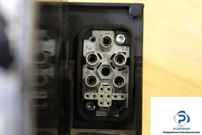 schneider-ish100_30058_0_1_00_0_00_01_00-servo-motor-2