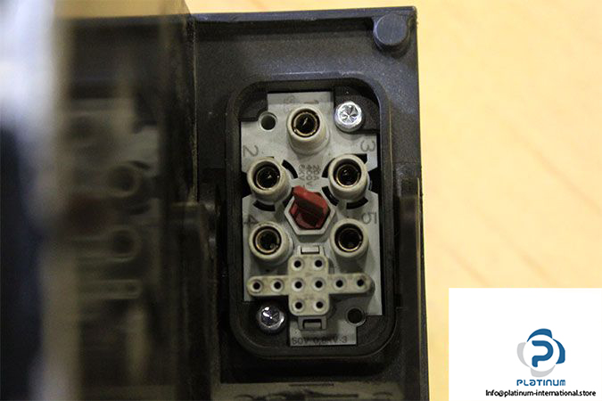 schneider-ish100_30058_0_1_00_0_00_00_00-servo-motor-2