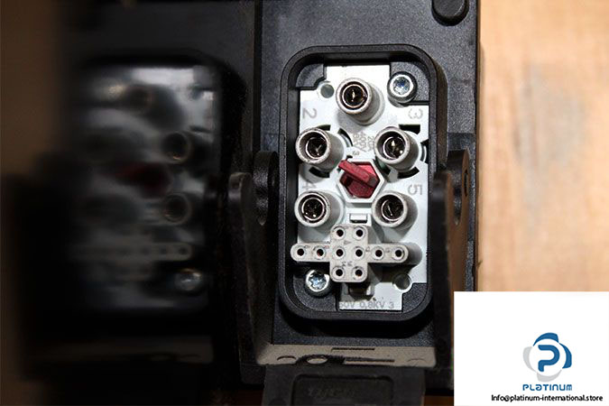 schneider-ish140_30075_0_1_00_0_00_11_00-servo-motor-2