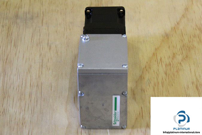 schneider-ila2k571pb1f0-integrated-drive-ila-with-servo-motor-3