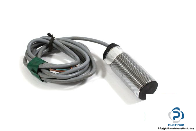 telemecanique-XSA-V11151-inductive-sensor