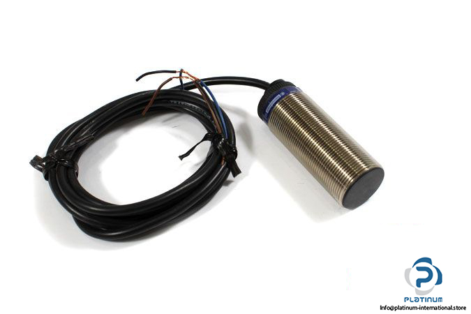 telemecanique-XSA-V11373-inductive-proximity-sensor