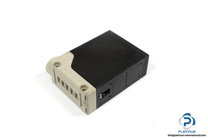 telemecanique-XUE-F10031-photoelectric-retro-reflective-sensor