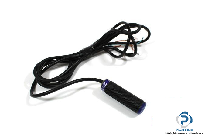 telemecanique-XU5-P18PP340-photoelectric-sensor