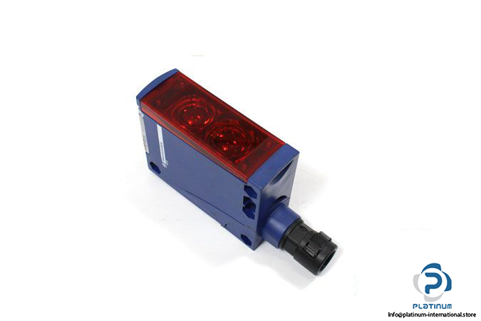 telemecanique-XUX5ARCNT16-photoelectric-diffuse-sensor-1