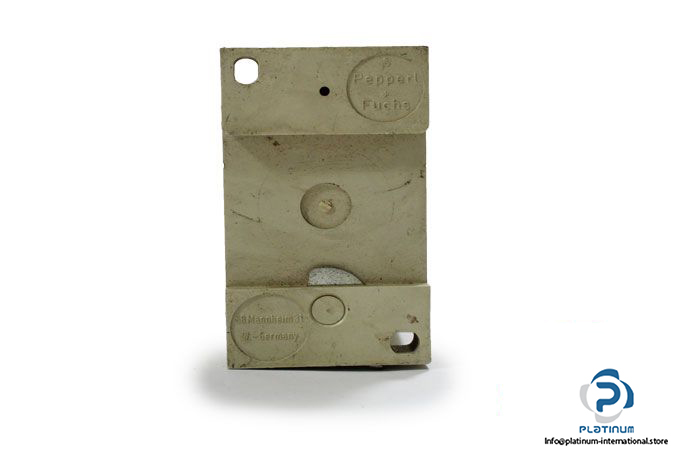 pepperlfuchs-re-1-isolating-switch-amplifier-for-3-wire-sensors-3