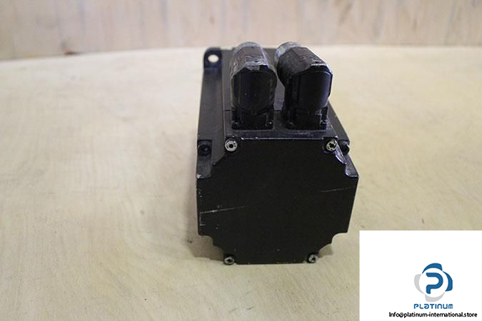BR-8LSA44E3030D100-0-SERVO-MOTOR4_675x450.jpg