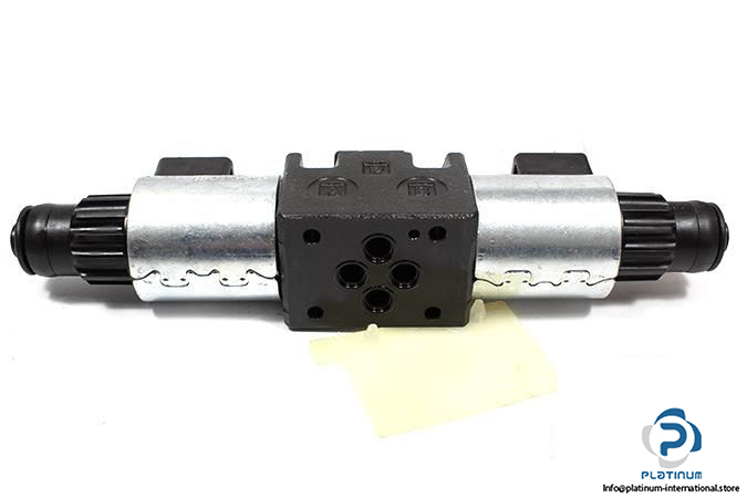 DUPLOMATIC-DS3-S111N-D00CM-43-WAY-DIRECTIONAL-CONTROL-VALVE-4_675x450.jpg