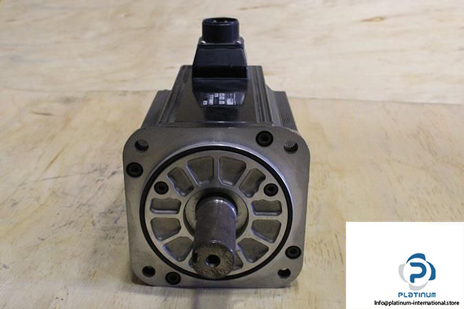 OMRON-R88M-W4K030F-S2-SERVO-MOTOR3_675x450.jpg