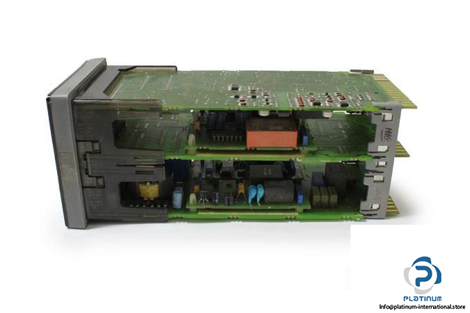 EUROTHERM-REGULATEUR-904P-TEMPERATURE-CONTROLLER5_675x450.jpg