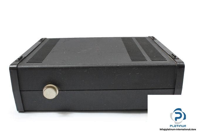 VEB-THERMOMETERWERK-GERABERG-DTM-2000-DIGITAL-THERMOMETER4_675x450.jpg