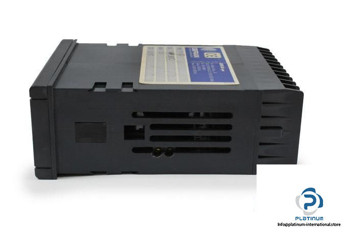 GEFRAN-96-105-2-PANEL-MOUNT-DIGITAL-INDICATOR4_675x450.jpg