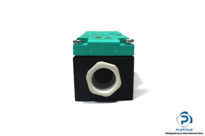 PEPPERLFUCHS-3RG4141-6AD00-PF-INDUCTIVE-PROXIMITY-SWITCH5_675x450.jpg