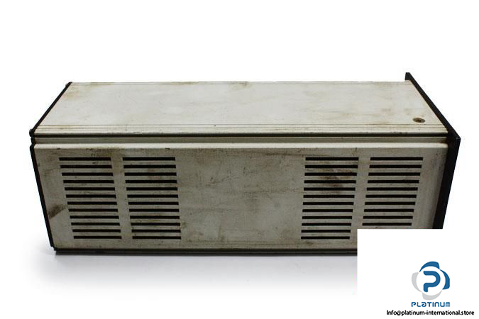 LEYBOLD-COMBIVAC-CM-31-VACUUM-GAUGE4_675x450.jpg