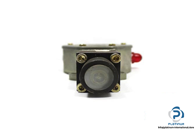 REXROTH-HED-1-OA-40350-ZL24-PISTON-TYPE-PRESSURE-SWITCH4_675x450.jpg