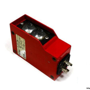 LEUZE-RK-854-PHOTOELECTRIC-DIFFUSE-SENSOR_675x450.jpg