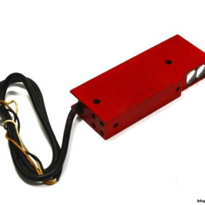 LEUZE-RK-724-200-PHOTOELECTRIC-RETRO-REFLECTIVE-SENSOR_675x450.jpg