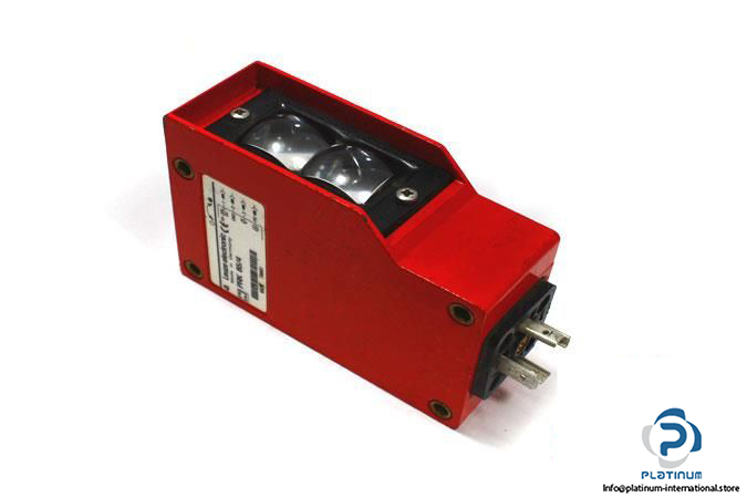 LEUZE-PRK-854-PHOTOELECTRIC-RETRO-REFLECTIVE-SENSOR_675x450.jpg
