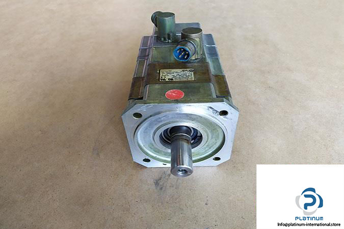 SIEMENS-1FK6060-6AF71-1EG0-BRUSHLESS-SERVO-MOTOR3_675x450.jpg