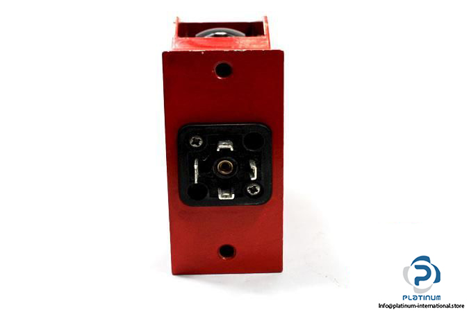 LEUZE-RK-787Z1-42VS-DIFFUSE-REFLECTION-LIGHT-SCANNER-ENERGETIC4_675x450.jpg