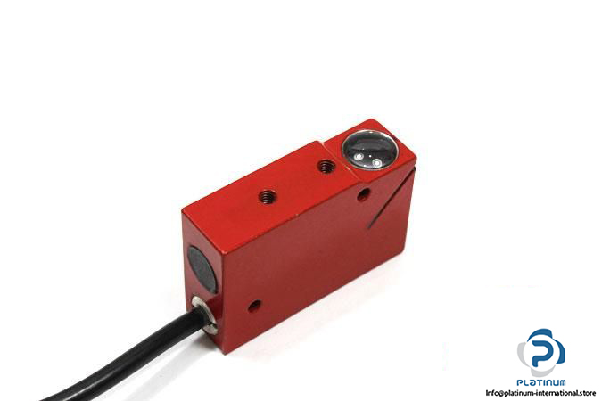 LEUZE-RK-182-GA-G-PHOTOELECTRIC-RETRO-REFLECTIVE-SENSOR4_675x450.jpg