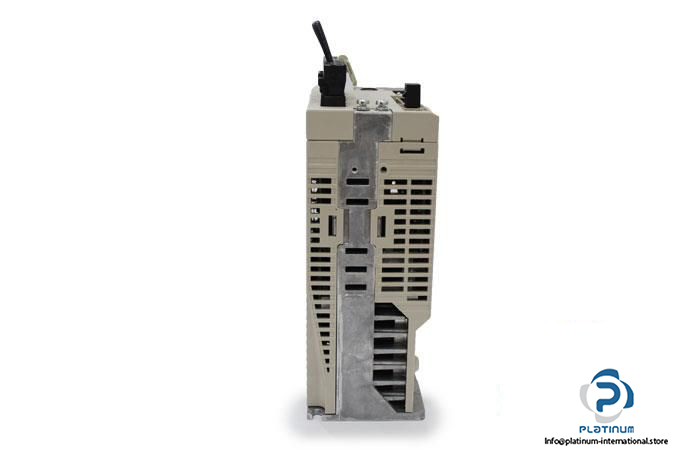 YASKAWA-SGDV-7R6A01A002000-SERVO-DRIVE5_675x450.jpg