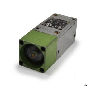 OMRON-E3N-D2F2-G-PHOTOELECTRIC-SWITCH-SENSOR_675x450.jpg
