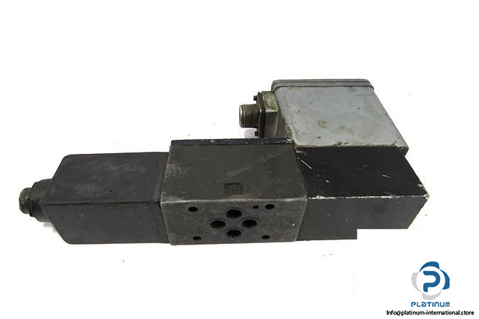 PARKER-D1FXE04EA20X6030-HYDRAULIC-SERVO-VALVE4_675x450.jpg