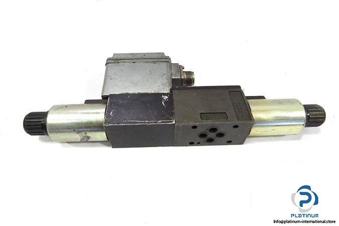 PARKER-D1FXE01FCNBJ0040-HYDRAULIC-SERVO-VALVE-4_675x450.jpg