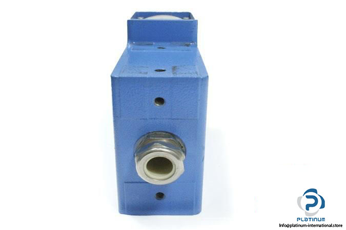 SICK-WL25-223-PHOTOELECTRIC-RETRO-REFLECTIVE-SENSOR4_675x450.jpg