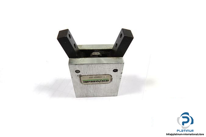 AUTOMAX-HNBDA16M-ANGULAR-PNEUMATIC-GRIPPER_675x450.jpg