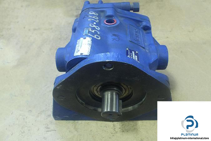 VICKERS-PVB-29-FLS-20-C11-AXIAL-PISTON-PUMP-VARIABLE-DISPLACEMENT3_675x450.jpg