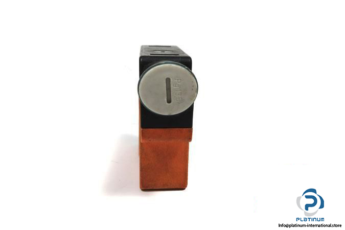 IFM-OS5031-RETRO-REFLECTIVE-SENSOR4_675x450.jpg
