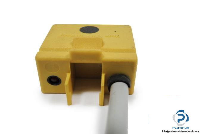 TURCK-BIM-AKT-AP6X-MAGNETIC-INDUCTIVE-PROXIMITY-SENSOR4_675x450.jpg
