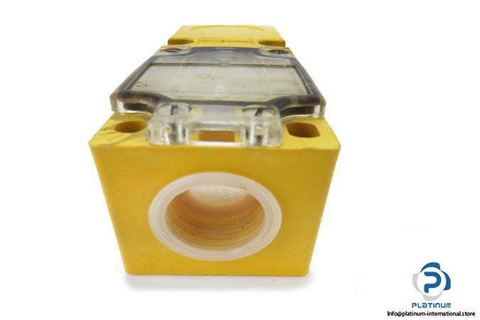 TURCK-MP-15H-UZ3X-INDUCTIVE-SENSOR4_675x450.jpg